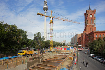 Berlin  Deutschland  Baugrube fuer den U-Bahnbau der Linie U5 am Roten Rathaus