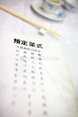 Hongkong  China  Menuekarte mit chinesischen Schriftzeichen im Ning Po Residents Association