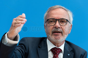 Berlin  Deutschland  Werner Hoyer  EIB-Praesident und FDP-Politiker