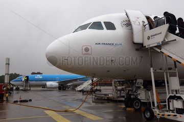 Berlin  Deutschland  Maschinen der Fluggesellschaft KLM und Air France am Flughafen Berlin-Tegel