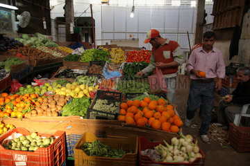Nikosia  Tuerkische Republik Nordzypern  Alltag in der alten Markthalle