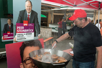 Beckingen  Deutschland  SPD-Mitglieder braten Wuerstchen