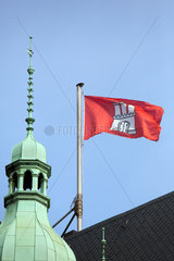 Hamburg  Deutschland  Hamburger Flagge in der Speicherstadt