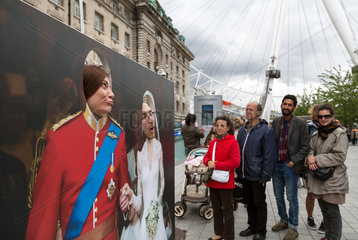 London  Grossbritannien  Touristen an einer Fotowand