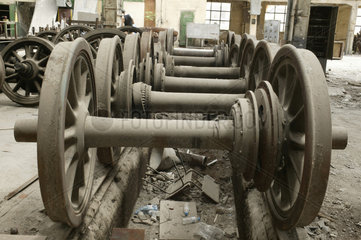 Sofia  Bulgarien  verlassene Stahlfabrik mit Eisenbahnraedern