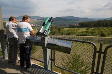 Rasdorf  Deutschland  Blick vom Beobachtungsturm auf dem Gelaende der Gedenkstaette Point Alpha
