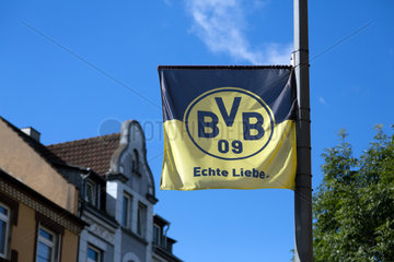 Dortmund  Deutschland  Fahne des Fussball-Erstligisten Borussia Dortmund am Borsigplatz in der Nordstadt
