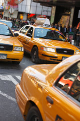 New York City  USA  Yellow cabs am Times Square