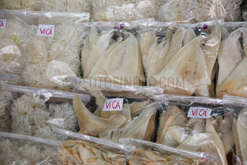 Ho-Chi-Minh-Stadt  Vietnam  Verkauf von getrockneten Haifischflossen auf dem Ben-Thanh-Markt