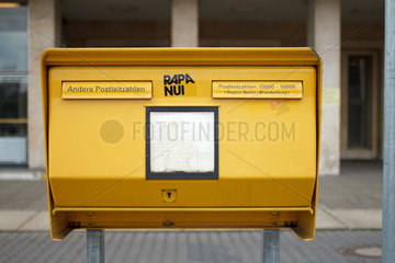 Berlin  Deutschland  Briefkasten am ehemaligen Tempelhofer Flughafen