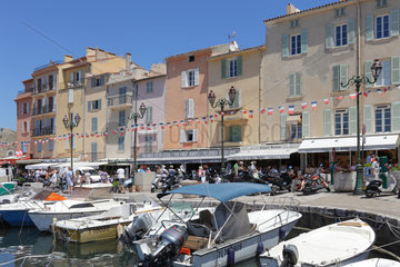Saint Tropez  Frankreich  Sportboote im Hafen von Saint Tropez an der Cote d'Azur