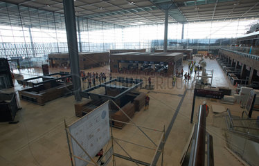 Schoenefeld  Deutschland  letzte Bauarbeiten in der Haupthalle des neuen Flughafen Berlin Brandenburg