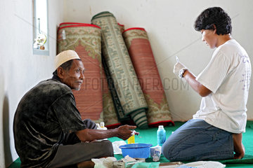 Kampuang Bukik catiak Tawang  Indonesien  Patient bei der Hilfsorganisation IBU