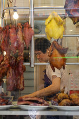 Hongkong  China  Koch bei der Arbeit in einer Garkueche