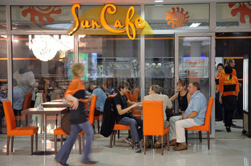 Minsk  Weissrussland  ein Cafe im Einkaufszentrum Stolitsa