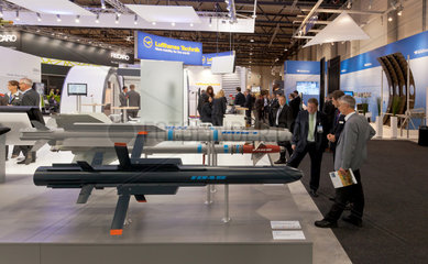 Schoenefeld  Deutschland  Ausstellung von Raketensystemen in den Messehallen der ILA 2012