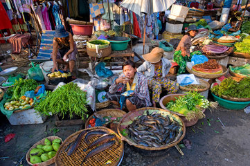Phnom Penh  Kambodscha  Verkaeuferinnen auf einem Markt