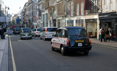 London  Grossbritannien  Autoverkehr und Nobelboutiquen in der New Bond Street
