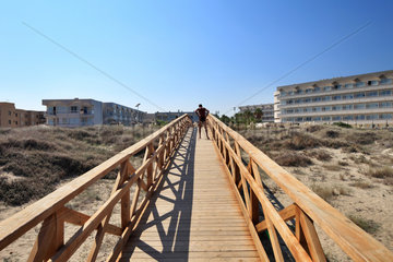 Can Picafort  Spanien  Steg am Strand zu den Hotels in Can Picafort auf Mallorca