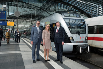 Berlin  Deutschland  Stefan Franzke  Cornelia Yzer und Stephan Krenz am Hauptbahnhof