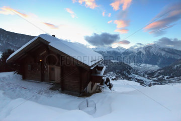 Belalp  Schweiz  Skihuette in den verschneiten Alpen