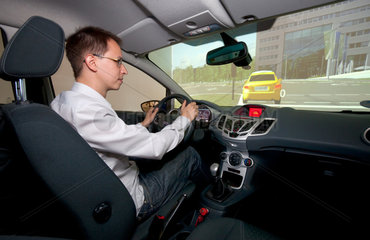 Duisburg  Deutschland  Fahrzeugsimulator fuer die Entwicklung von Elektroautos