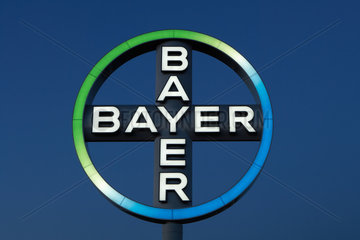 Schoenefeld  Deutschland  Logo der Bayer AG