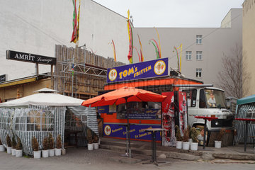 Berlin  Deutschland  Imbissstand Tom's Fritten in der Oranienburger Strasse Ecke Auguststrasse