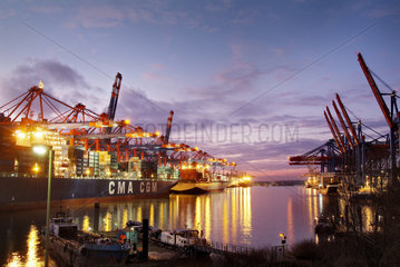 Hamburg  Deutschland  Containerschiffe am EUROGATE Container Terminal