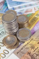 Berlin  Deutschland  Euroscheine  Euromuenzen und australischer 1-Dollar-Schein