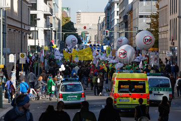 Berlin  Deutschland  Demonstration gegen TTIP