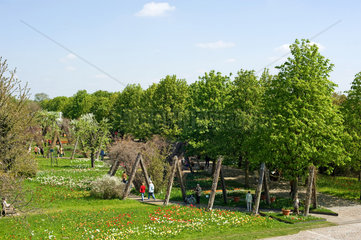 Berlin  Deutschland  Parkansicht des Britzer Garten