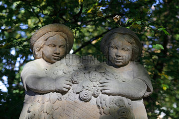 Berlin  Deutschland  Figuren des Maerchenbrunnens im Volkspark Friedrichshain