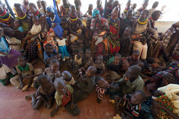 Lodwar  Kenia  Menschen in der World Vision Gesundheitsstation