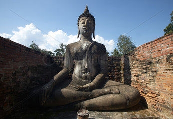 Sukhothai  Thailand  Buddhafigur im Geschichtspark Sukhothai