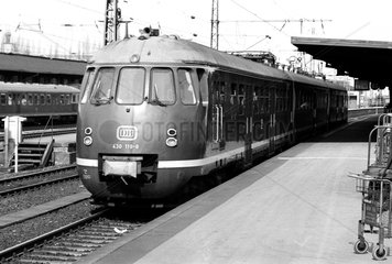 Hamm Westfalen  Deutschland  Triebwagen der BR 430 in Bahnhof Hamm Westfahlen  der 31.07.84 ausgemustert wurde