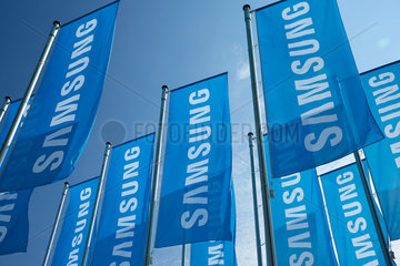 Berlin  Deutschland  Fahnen von Samsung zur IFA 2014