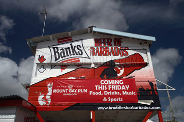 Dover  Barbados  Werbung fuer die Biermarke Banks  die auf Barbados gebraut wird