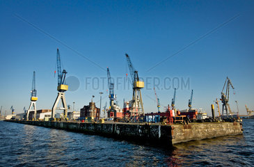 Hamburg  Deutschland  Blick auf die Blohm und Voss Werft im Hamburger Hafen