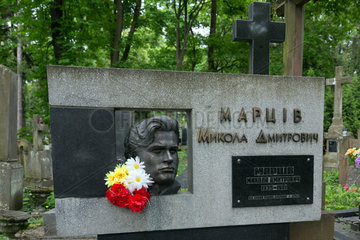 Lemberg  Ukraine  Grab eines Ukrainers auf dem Lytschakiwski-Friedhof