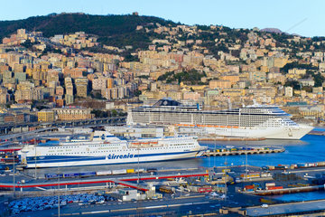 Genua  Italien  Blick auf den Hafen von Genua