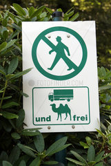 Muenster  Deutschland  Humor  Hinweisschild - Durchgang verboten  LKW und Kamele frei -