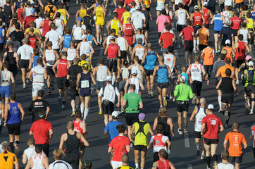 Berlin  Deutschland  Laeufer beim 36. Berlin-Marathon