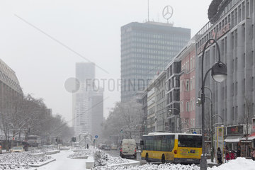 Berlin  Deutschland  schneebedeckter Tauentzien in Berlin-Charlottenburg
