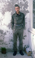 Berlin  DDR  Schueler in Wehrlager-Uniform