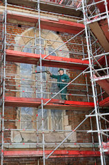 Krakau  Polen  Reinigung der Aussenwand der Corpus Christi Bazilika