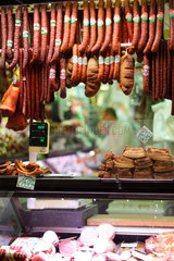 Budapest  Ungarn  ungarische Salamiwuerste auf einem Marktstand