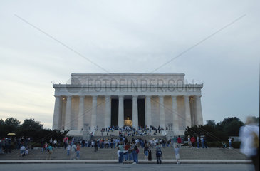 Lincoln Memorial  Washington D.C.United States of America  Vereinigte Staaten von Amerika  USA.  mit Touristen
