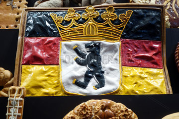 Berlin  Deutschland  Gebildbrot der deutschen Nationalfahne mit dem Wappen von Berlin