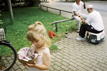 Kind mit Fledermaus Siedlung Bergmannsfeld  Essen